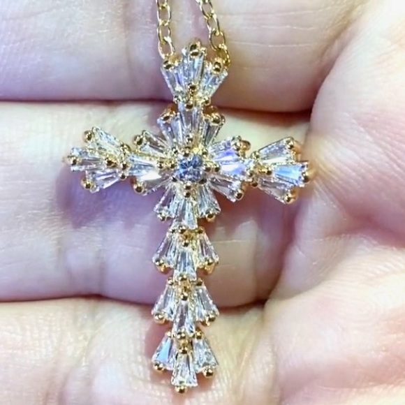 Jewelry - Exquisite Diamond Gold Toned Cross Necklace